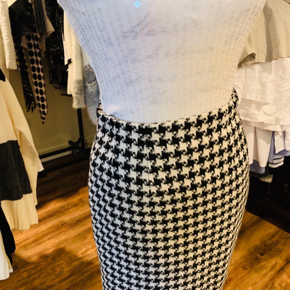 J.G. Hook Houndstooth skirt
